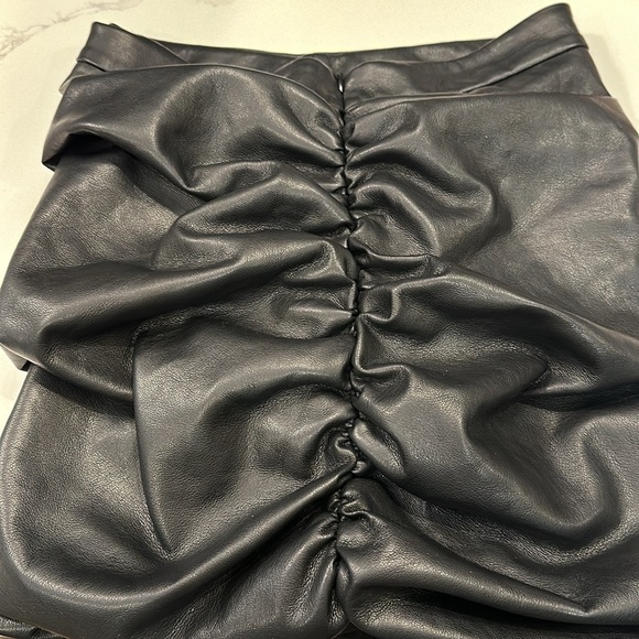 NWT Lucy Paris faux leather skirt with side ruching and zipper  Medium - Picture 6 of 7